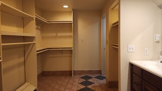 Building Photo - Steilacoom 4 Bedroom + Bonus Room!