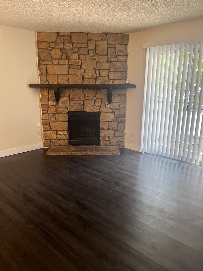 Living room /fireplace - 13352 E Jewell Ave