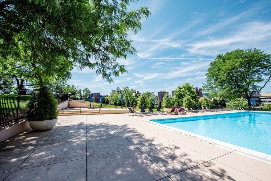 City View Apartments 1420 Centre Ave Pittsburgh PA 15219 Apartment