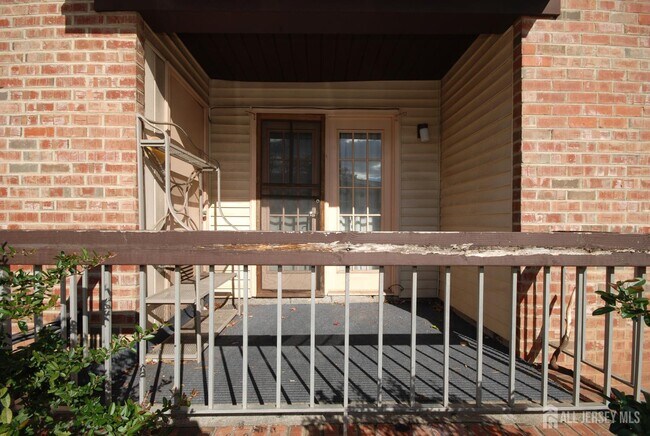 Building Photo - 202 Green Hollow Dr