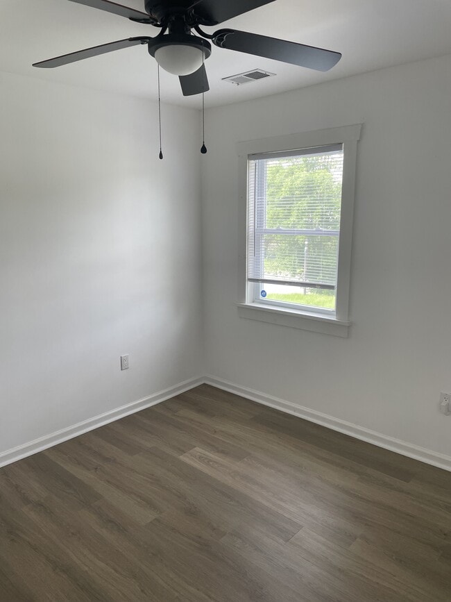 Building Photo - 6906 Kingston Dr