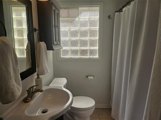 Building Photo - 7010 Vivian Ave