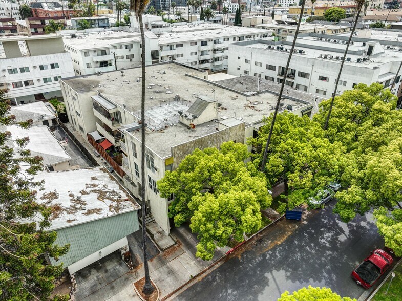 Building Photo - 320 S Gramercy Pl