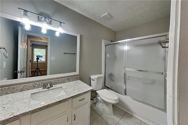 Building Photo - 2263 Turtle Club Dr NE