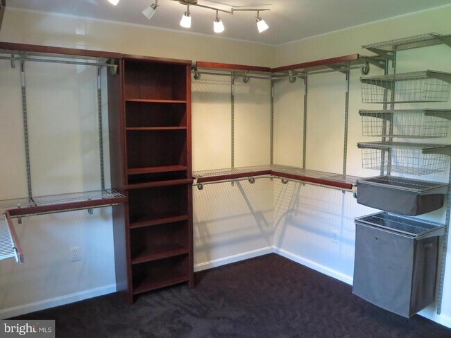 Building Photo - 12729 Falcon Dr