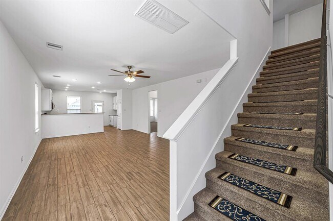 Building Photo - 31319 Whitfield Ct