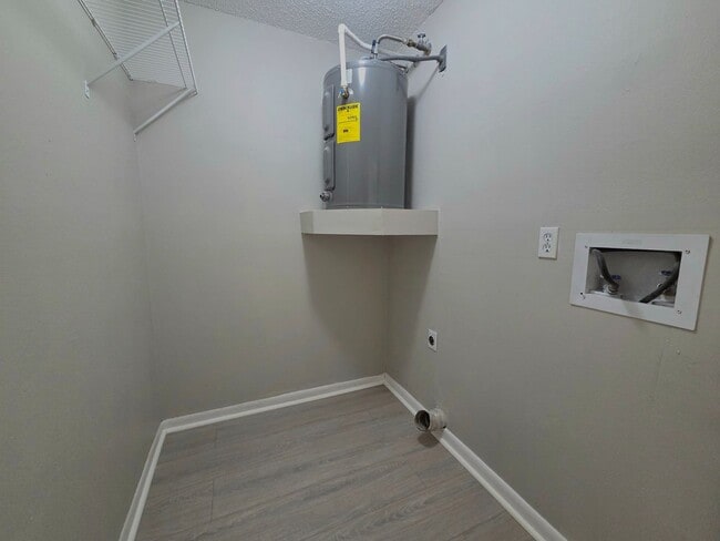 Building Photo - Beautiful 2 Bedroom, 2 Bathroom Apartment ...