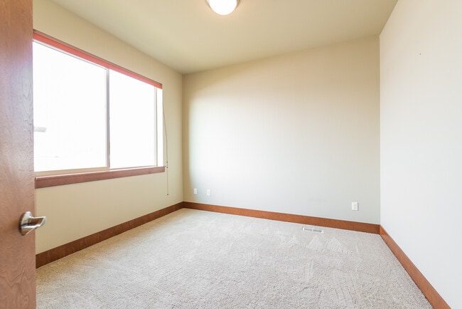 Building Photo - Renton 3 bed Townhouse for Rent