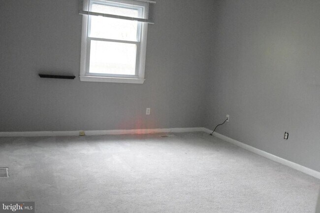 Building Photo - 936 Longfellow Ct