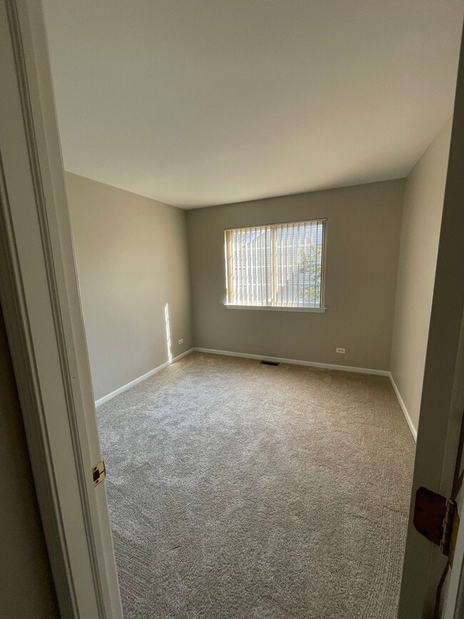 Building Photo - 1465 N Waterbury Cir