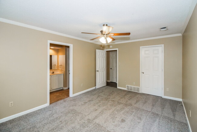 Building Photo - 7025 Hearthside Cove