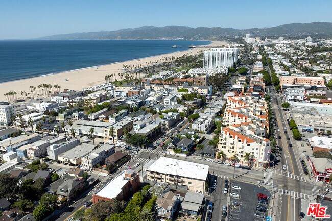 Building Photo - 245 Main St