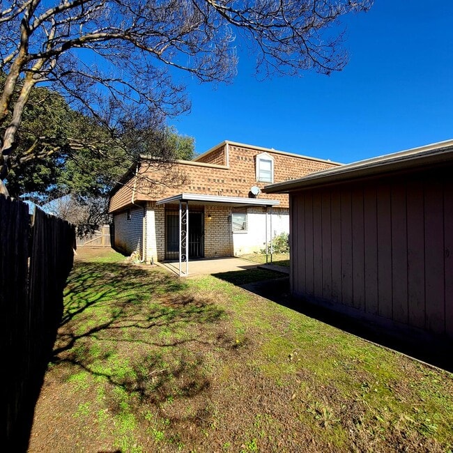 Building Photo - 11350/52 Quail Run St