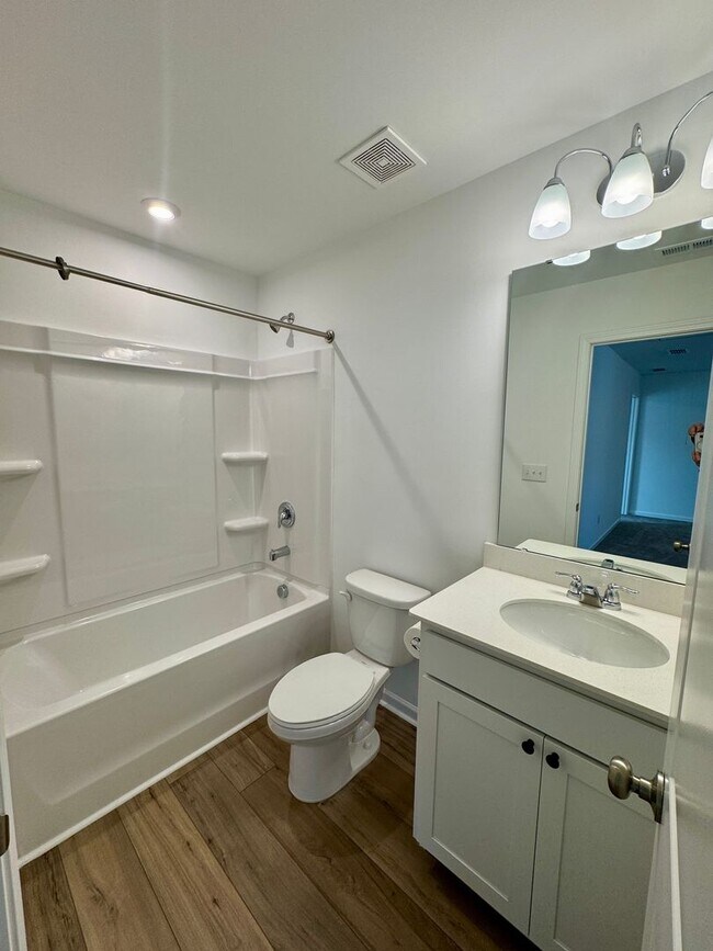 Building Photo - 4BR/2.5BA Two Car Garage in Element Park