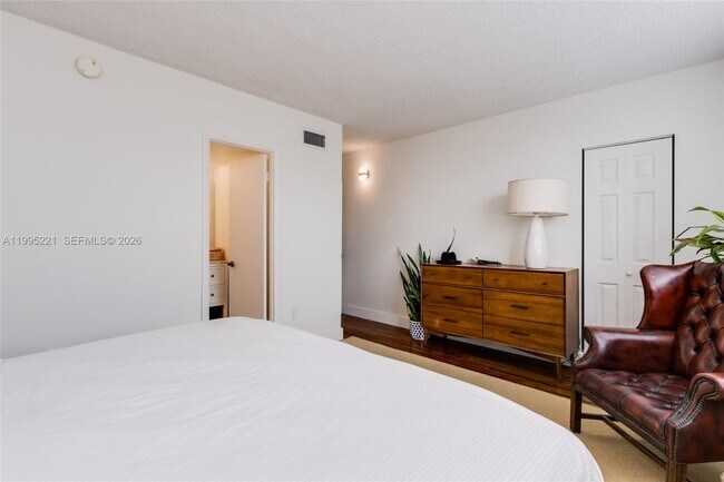 Building Photo - 1651 NE 115th St