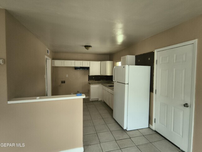 Building Photo - 4918 Guadalupe Dr