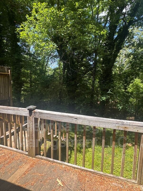 Building Photo - 1120 Sweetwater Cir