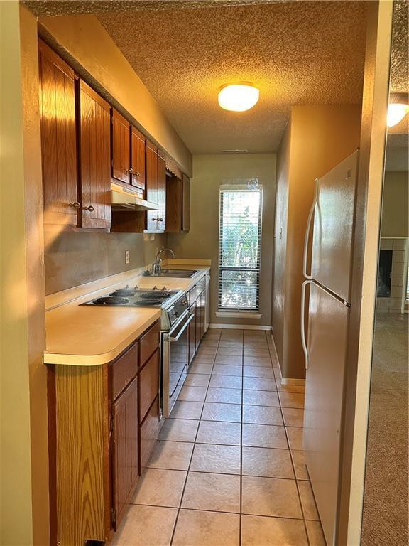 Building Photo - 2566 E Sweetbriar Dr