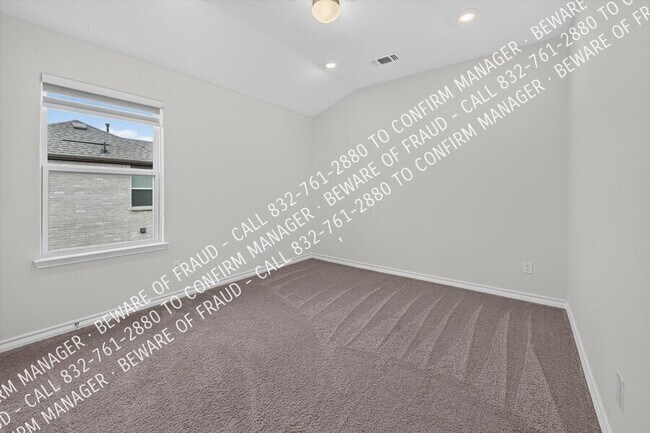 Building Photo - 395 Boroughbridge Dr