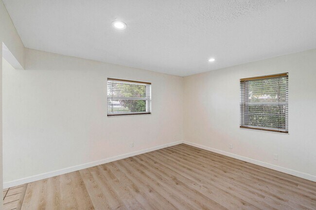 Building Photo - 8095 W St John Ave