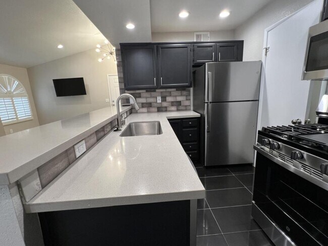 Building Photo - 7570 W Flamingo Rd
