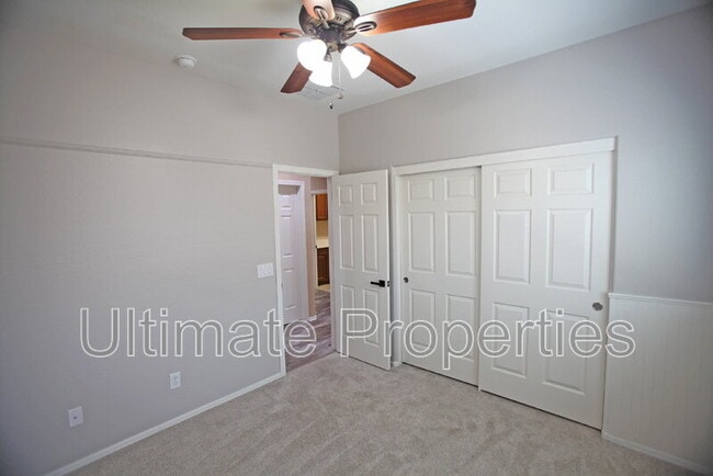 Building Photo - 18028 W Golden Ln