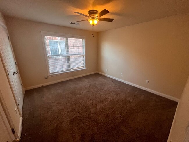 Building Photo - Beautiful 4 Bed in Hamburg!