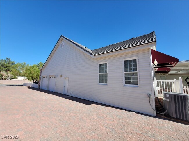 Building Photo - 5110 N Valadez St