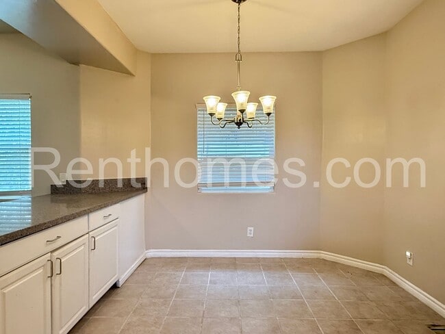 Building Photo - 2065 Cherokee Ln