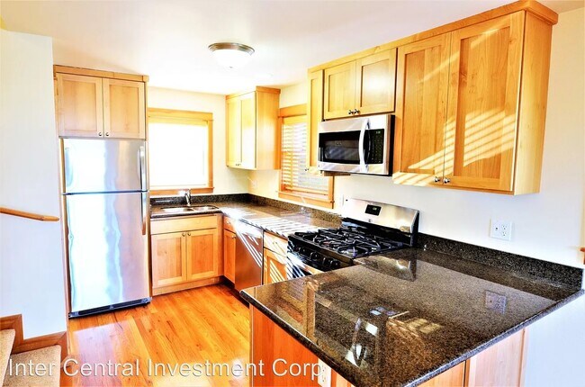 Building Photo - 4533 41st Ave SW