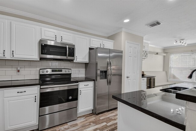 Building Photo - 38 Wineberry Pl