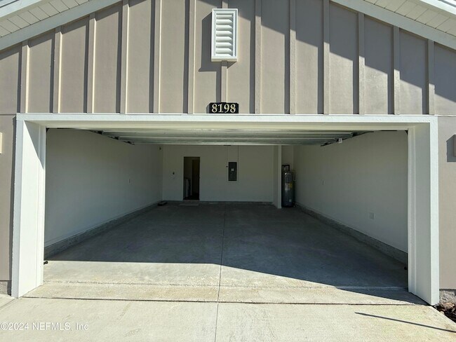 Building Photo - 8198 Horsebit Cir