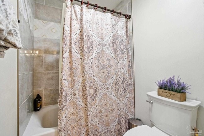 Building Photo - 4822 Huron Dr