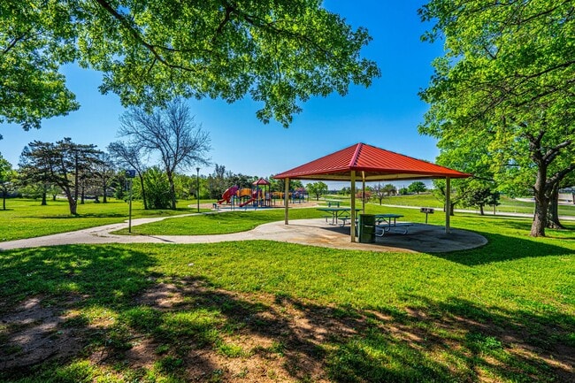 Building Photo - PARK VIEW!!  2 Bed - 1 bath in NW OKC!