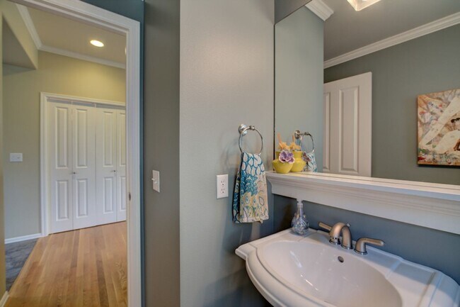 Building Photo - 4Bd/2.5Ba Issaquah House