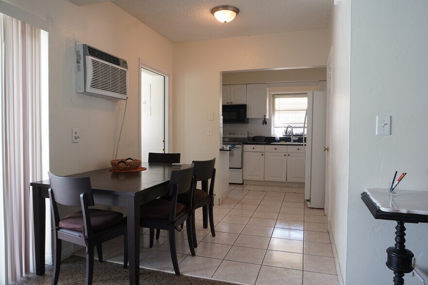 Building Photo - 10911 NE 9th Ct