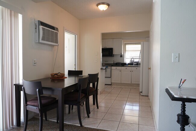 Building Photo - 10911 NE 9th Ct