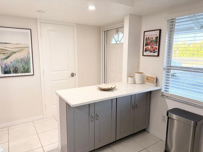 Building Photo - 5027 SW 16th Pl