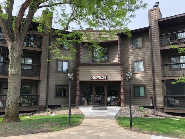 Building Photo - 7401 W 101st St
