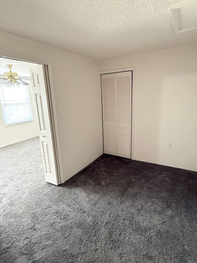 Building Photo - Olde Crofton Charm! Two Bedroom Townhome