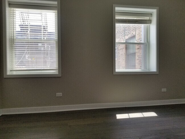 Building Photo - Contemporary studio in Lincoln Park