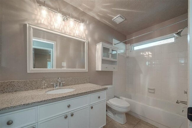 Building Photo - 3118 Watercastle Ct