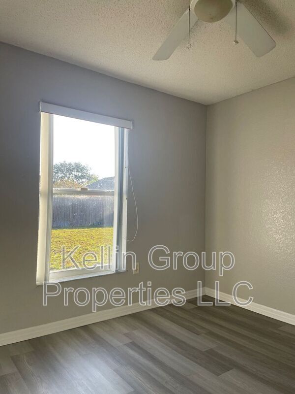 Building Photo - 1145 View Pointe Cir