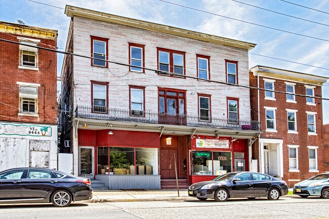 Building Photo - 226 E Broadway