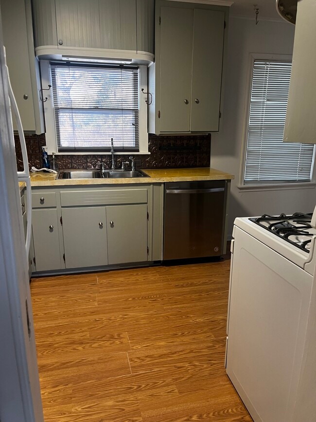 Building Photo - 3505 S Knoxville Ave