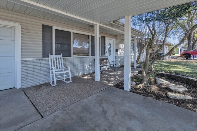 Building Photo - 2848 Azalea Ave