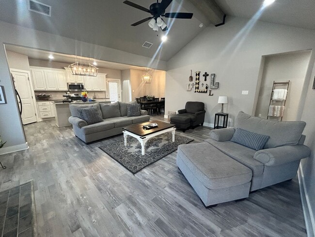 Building Photo - 4 Bed 2 bath Frenship ISD