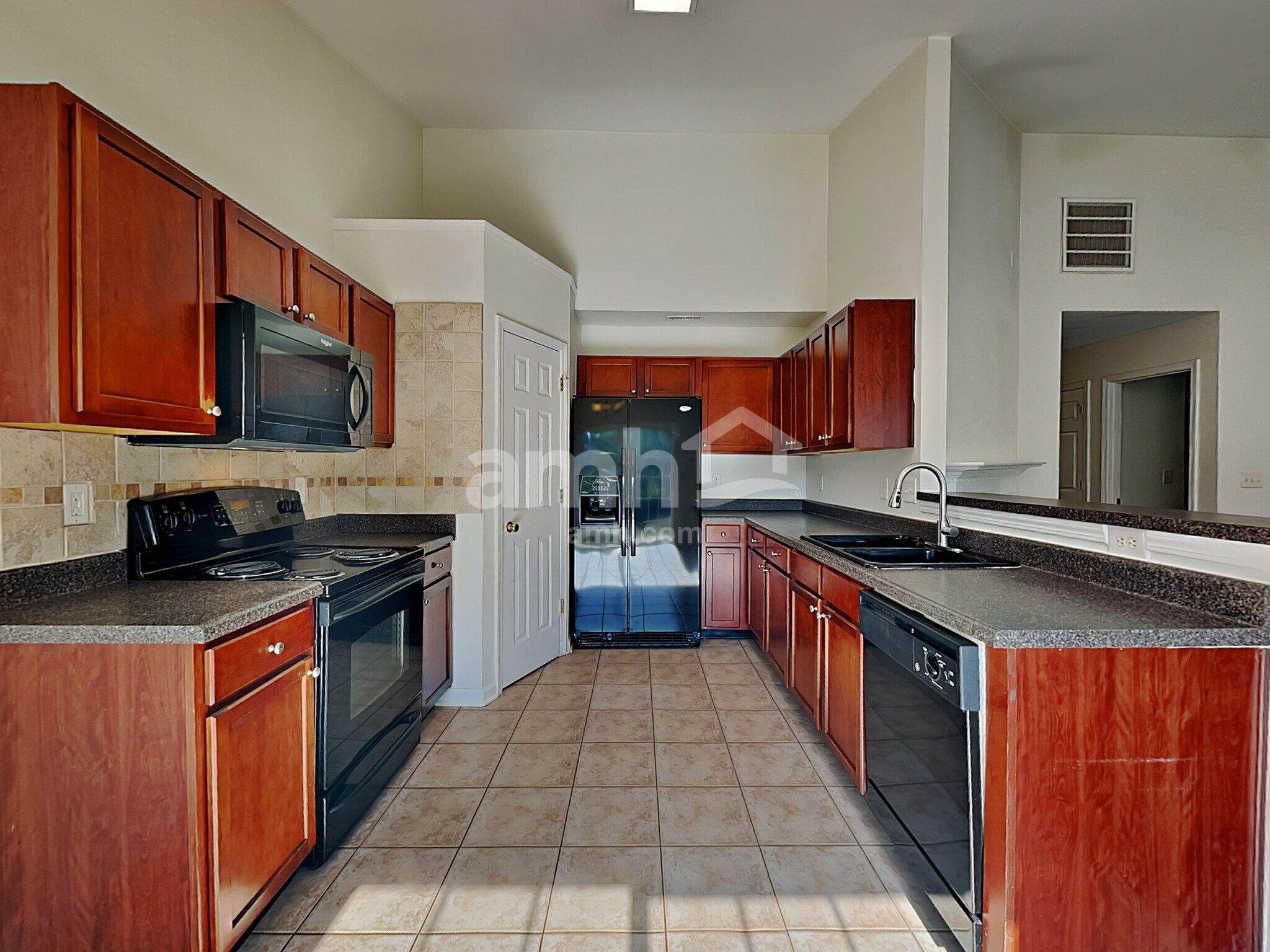 Building Photo - 4404 Wolf Run Dr