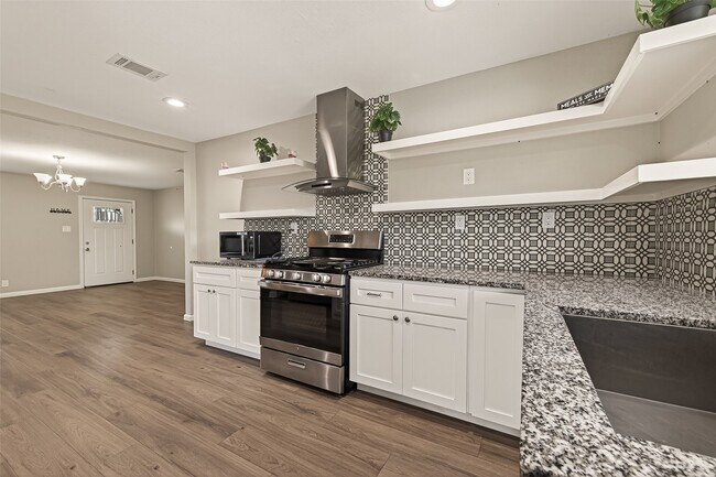 Building Photo - 5613 Dorothy Ann Dr