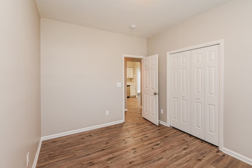 Building Photo - 2117 David Earl Dr